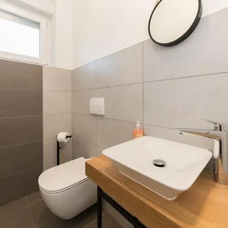 House With A Swimming Pool Pag - 23343 מלון 4*